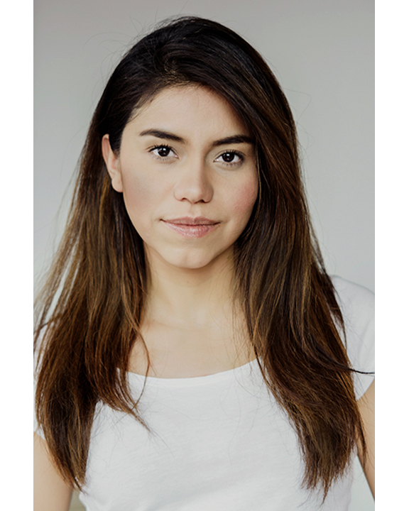 Karla Garrido de frente